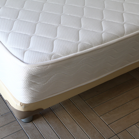 A clean white mattress